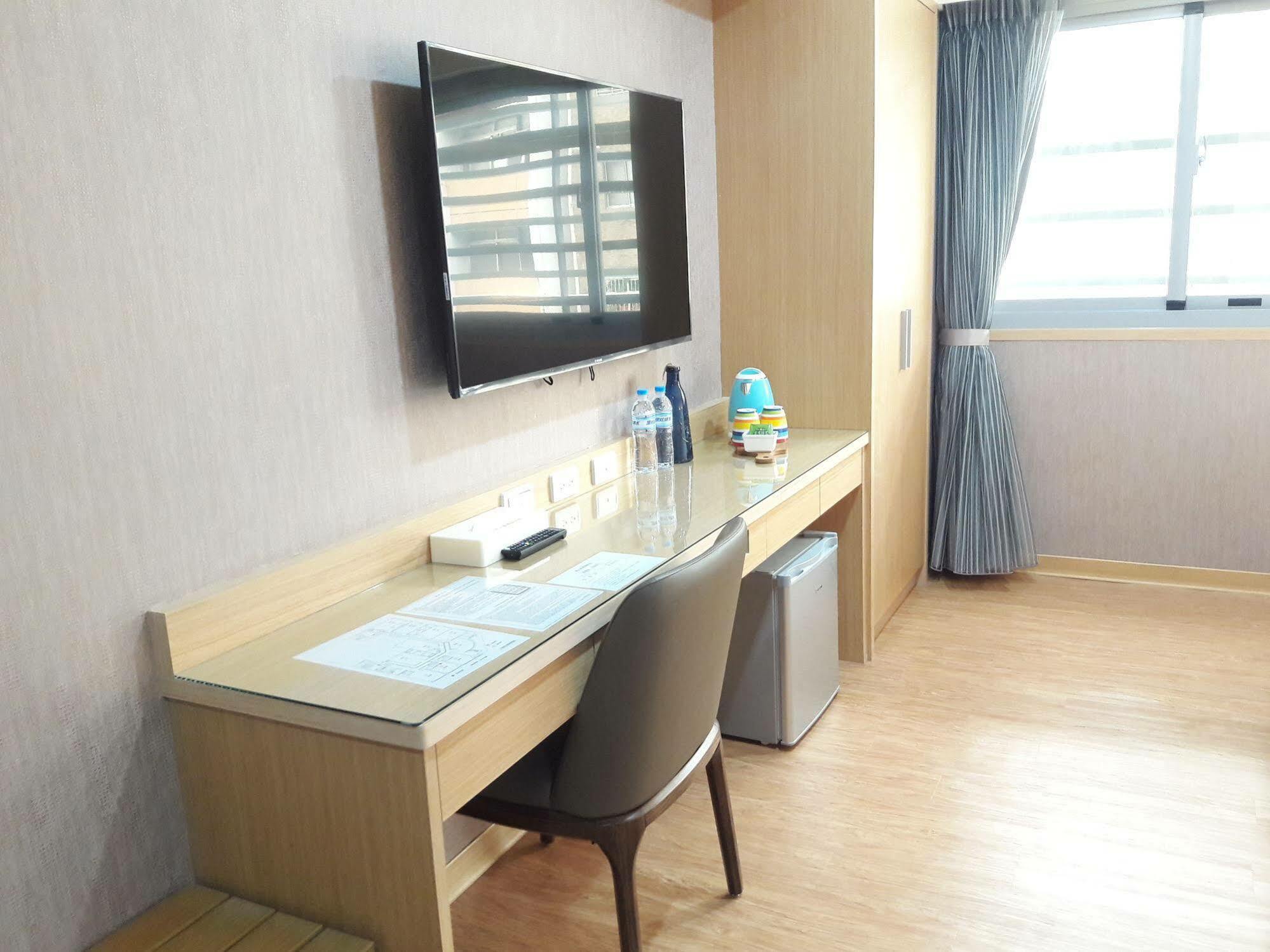 Mei Hotel Taichung Exterior foto